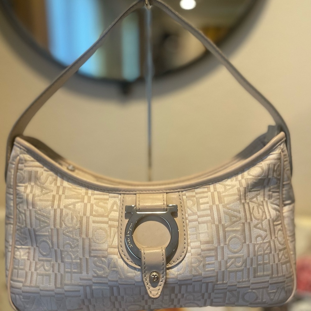 EUC SALVATORE FERRAGAMO SIGNATURE AND NYLON HAND BAG WITH SILVER HARDWARE. 🤍